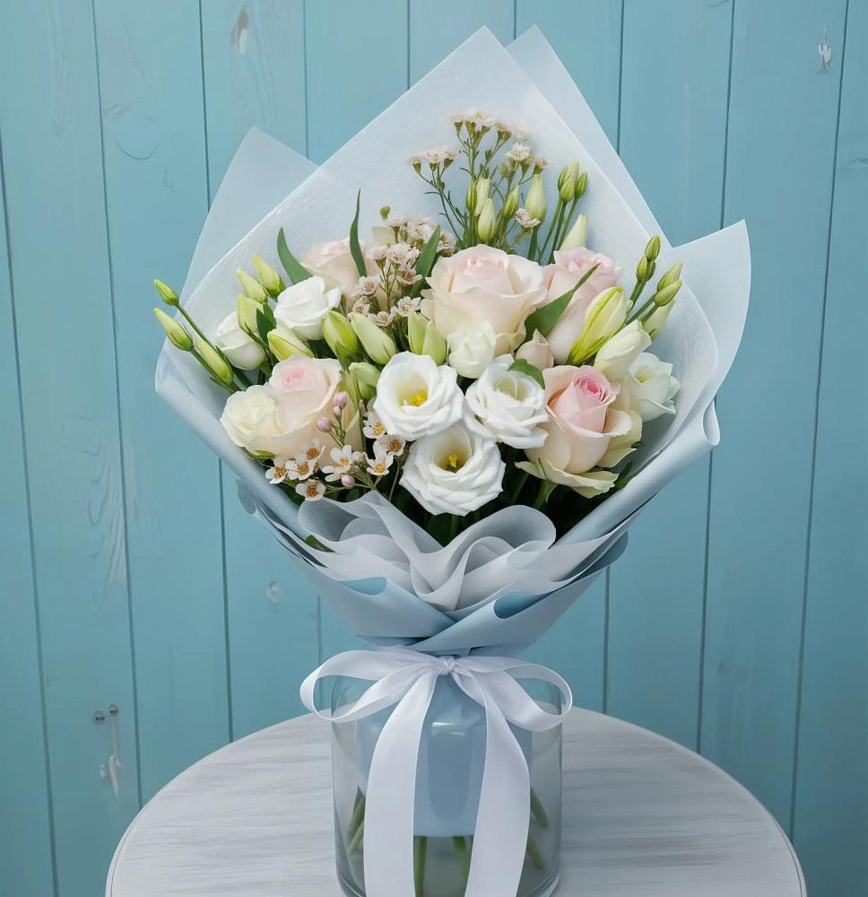 Букет цветов из: Розы и Лизиантусы в Донской Балке