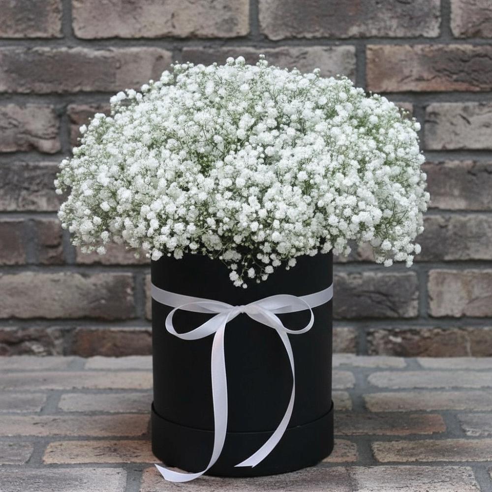 Цветочная композиция из Гипсофила в шляпной коробке в Донской Балке