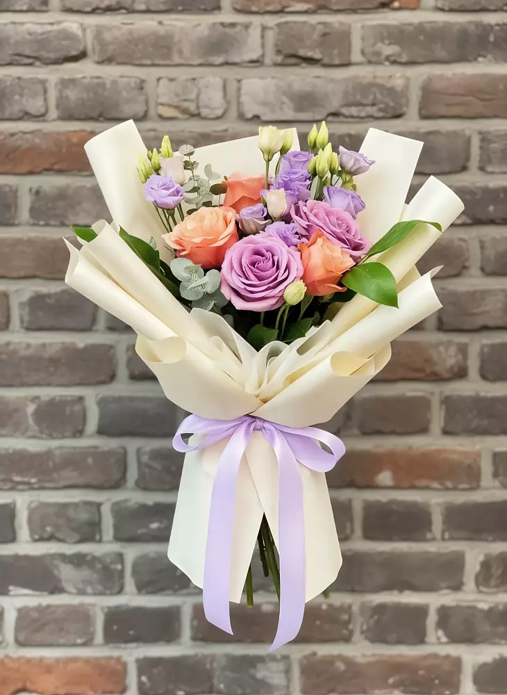 Букет цветов из: Лизиантусы и Розы в Донской Балке