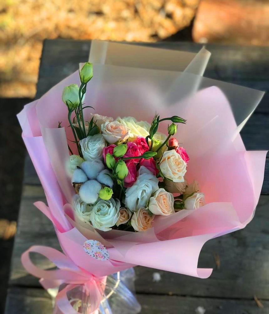 Букет цветов из: Розы и Лизиантусы в Донской Балке