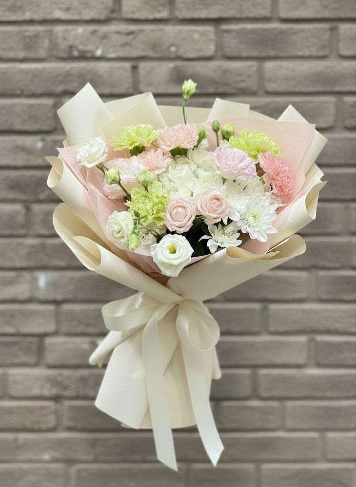 Букет цветов из: Гвоздики, Розы, Лизиантусы и Хризантемы в Донской Балке