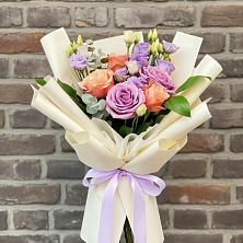 Букет цветов из:  Лизиантусы и Розы в Донской Балке