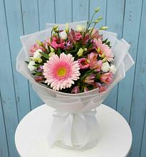 Букет цветов из:  Герберы, Альстромерии и Лизиантусы в Донской Балке