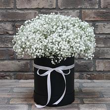 Цветочная композиция из Гипсофила в шляпной коробке в Донской Балке