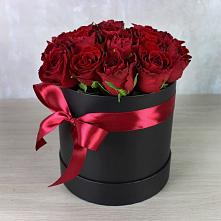 Цветочная композиция из Розы в шляпной коробке в Донской Балке
